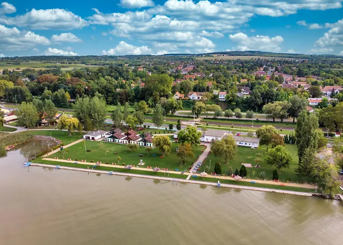 In 40852 Balatonmariafurdo